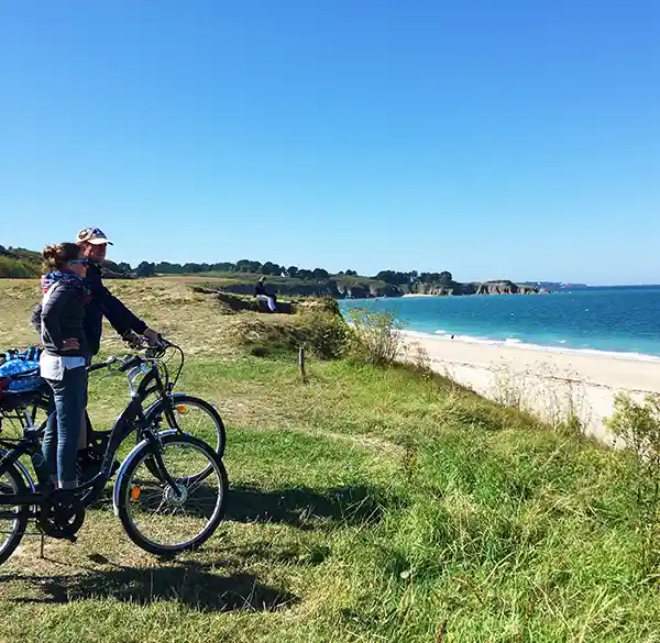 clients balade vélo bord de mer Fousnant Mousterlin